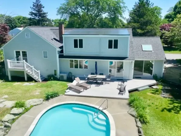 8 Marbee Rd, Rockport, MA 01966