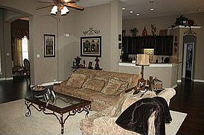 5th image of 917 Rosemary Dr