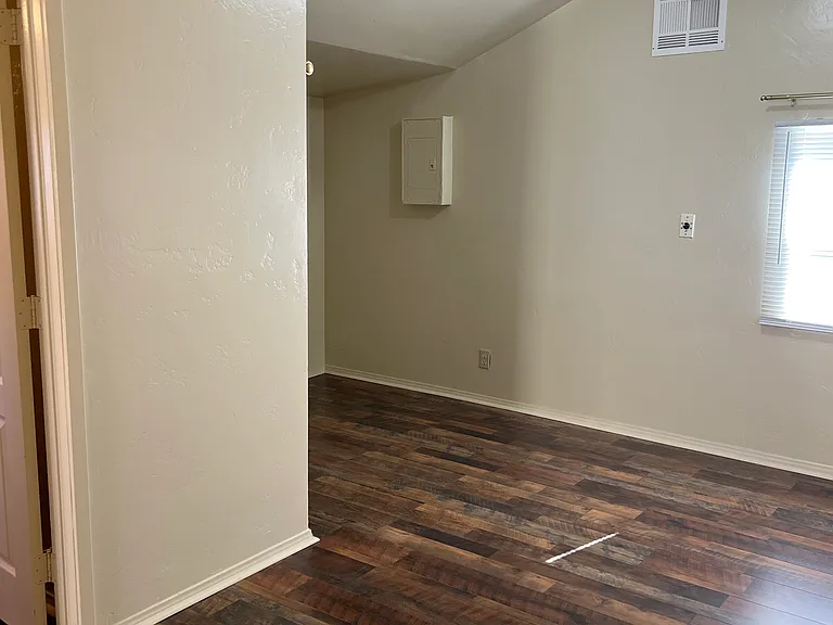 633 Avenue M #C — Photo 7