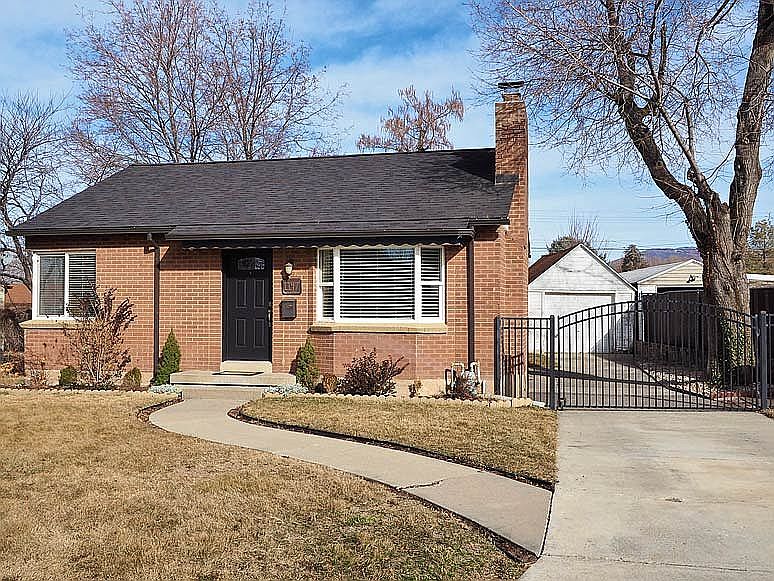 1st image of 1147 E Lorraine Dr