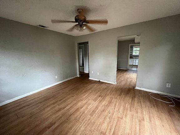 2nd image of 913 Krasnosky Ave