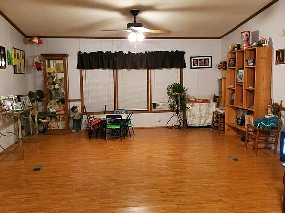 4th image of 1115 Hall St