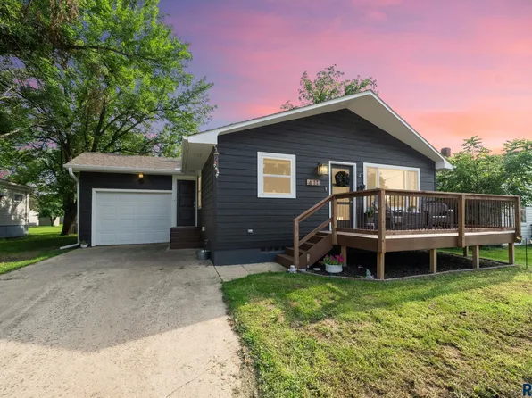 611 E 3rd St, Bridgewater, SD 57319