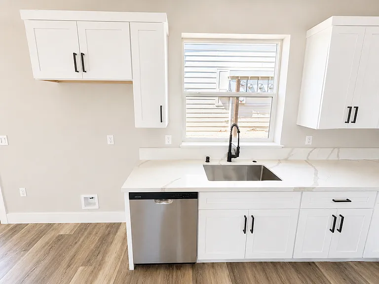 5579-5581 Linrich Ln — Photo 9