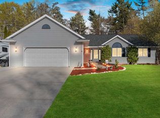 1824 Pine Tree Ct, Luxemburg, WI 54217