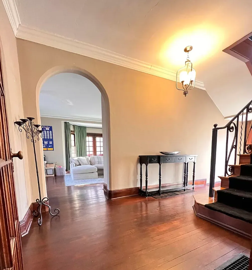 Large 3 Bedroom Home! — Photo 3