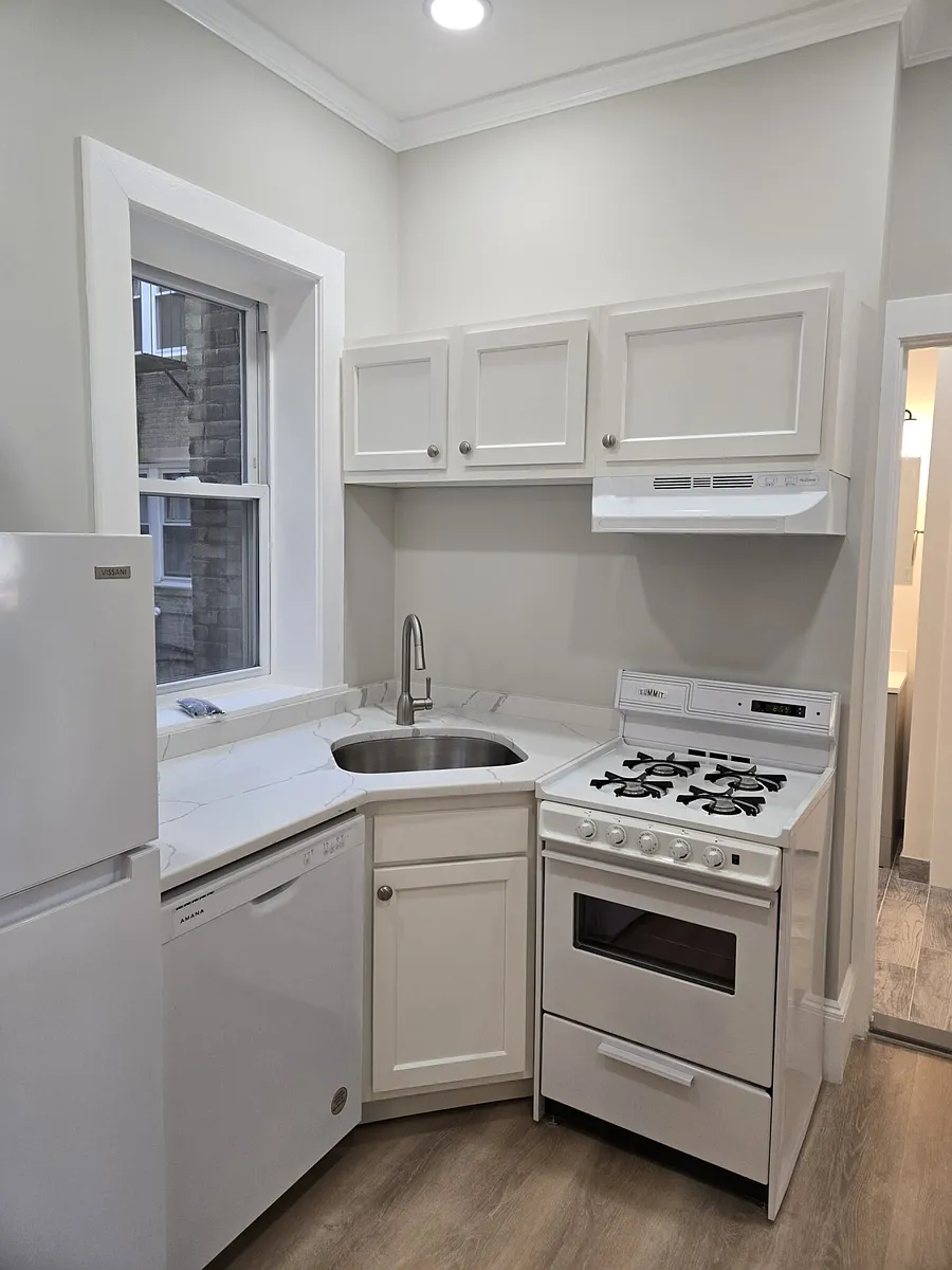 Building Photo - 1183 Commonwealth Ave #5