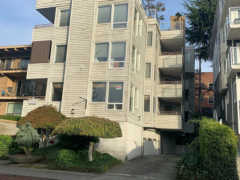 2356 Yale Ave E #6 — Photo 1
