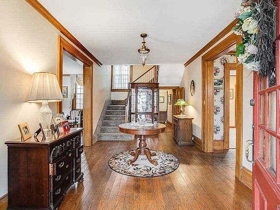 2nd image of 600 Chauncey Ln