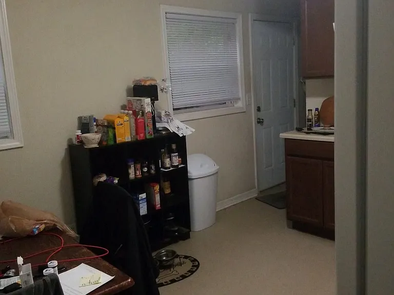 914 W Pecan St — Photo 4