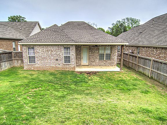 4th image of 502 Suzanne Ave