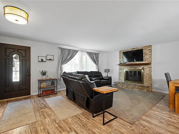 3rd image of 862 Hershire Dr