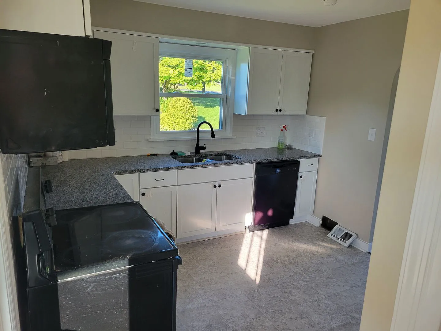 3+ Bedroom 3 bath Ranch in Mechanicsburg-Finished Basement, Multi Car Parking — Photo 4