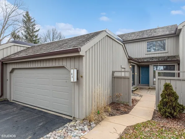 65 Thornhill Ln, Lake Barrington, IL 60010