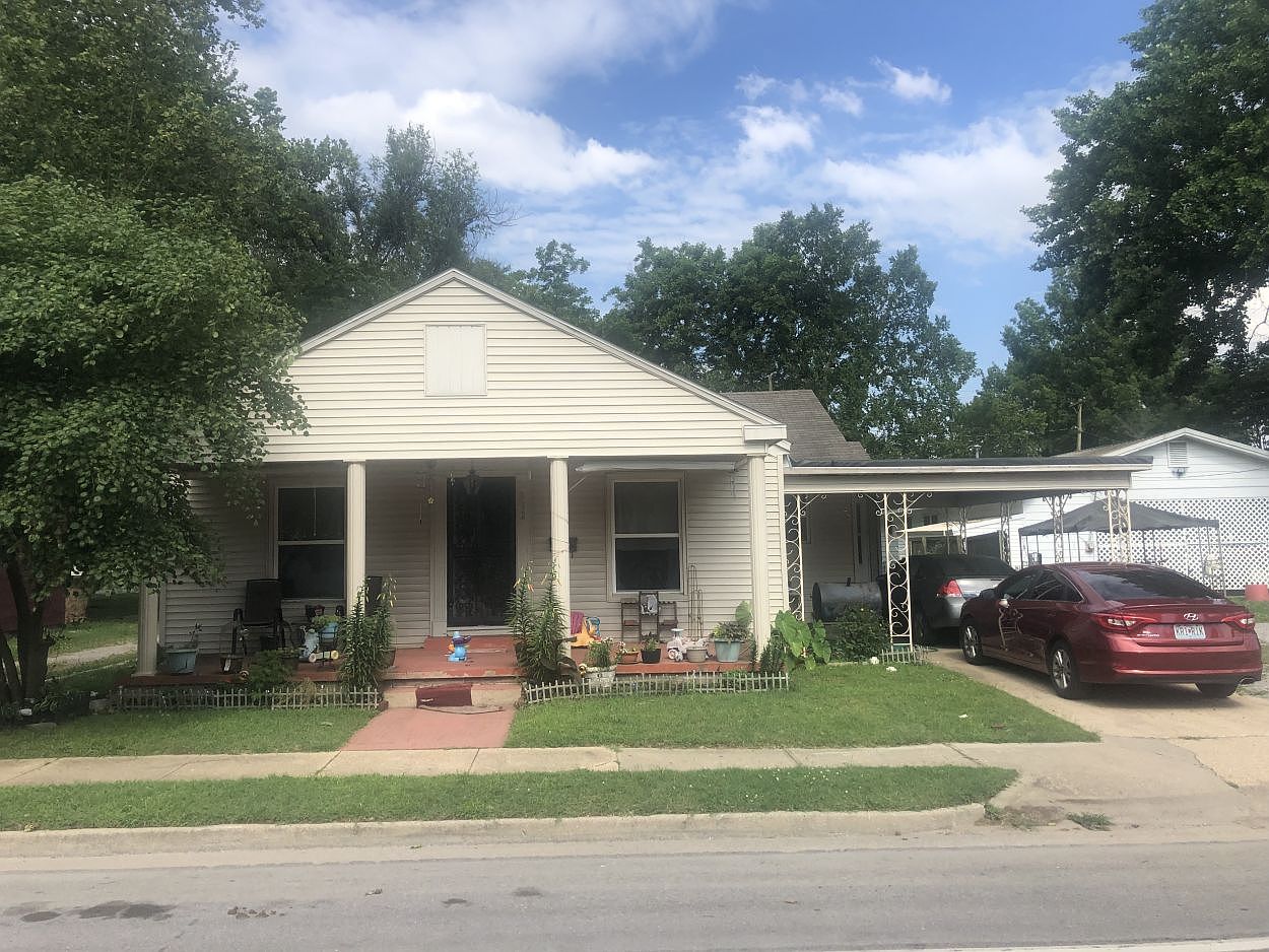 812 S Main St, Charleston, MO 63834 Zillow