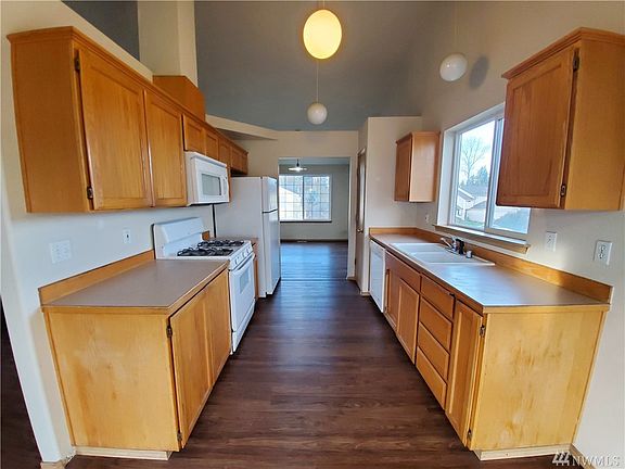 4th image of 1118 187th Street Ct E