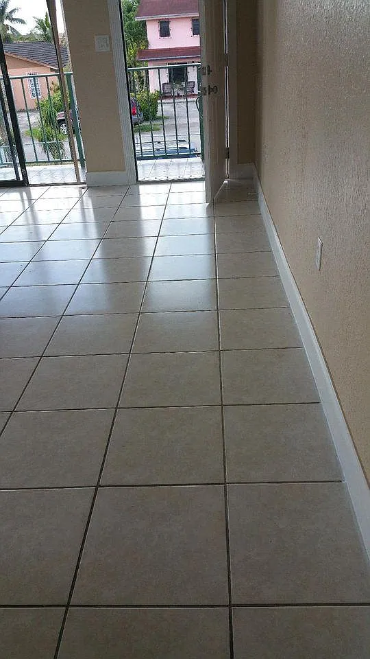 W 43rd Pl, Hialeah — Photo 2