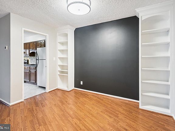 5th image of 1600 N Oak St APT 703
