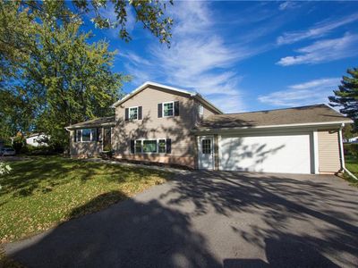 193 Meadow Cir, Rochester, NY, 14609
