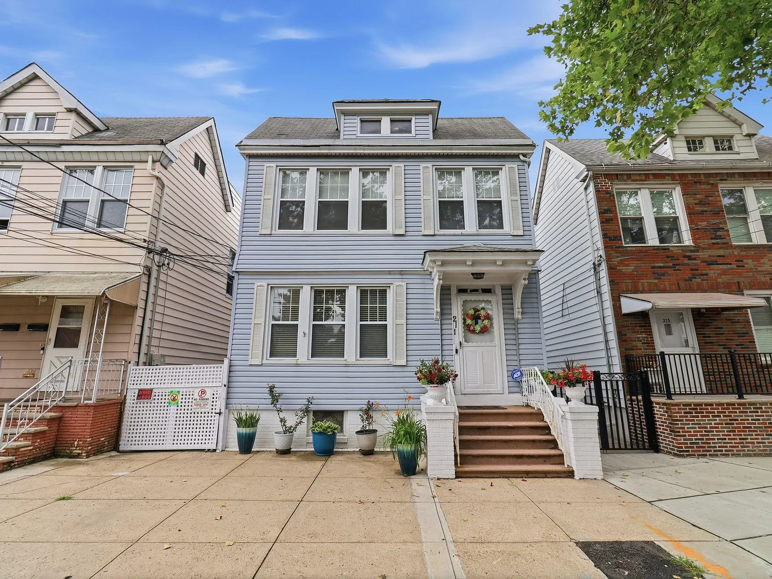 3 bed, 1.0 bath, $2,350 — Photo 1