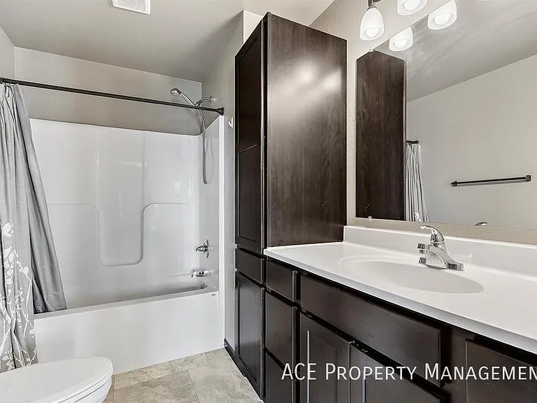 656 Boswell Blvd — Photo 5