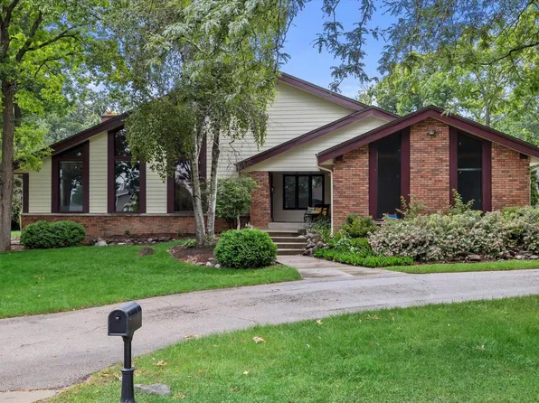 4047 South Shady Lane COURT, Greenfield, WI 53228