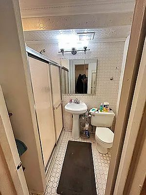 5th image of 217 E 59th St APT 2R