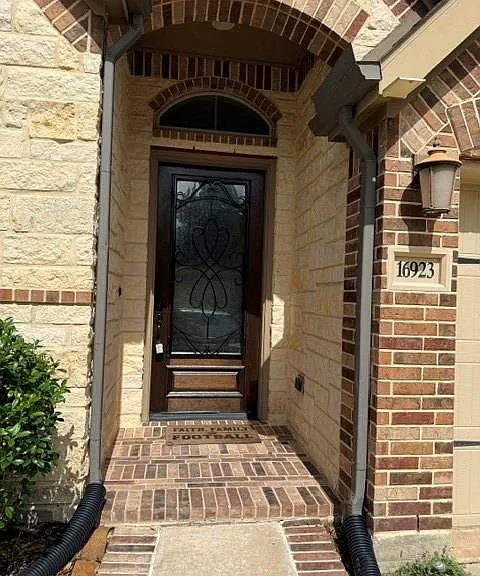 16923 Lumberton Dr — Photo 3