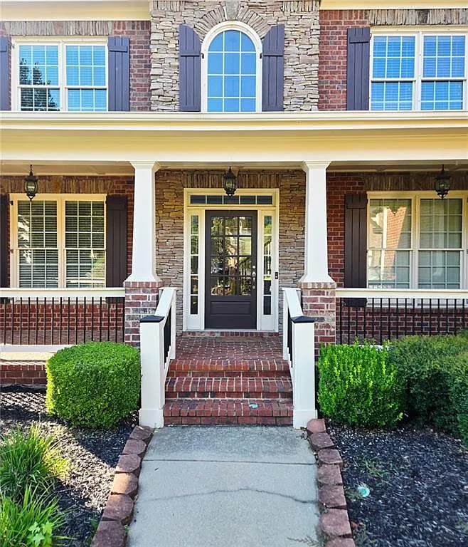 6 bed, 5.0 bath, 5585 sqft, $4,600 — Photo 3