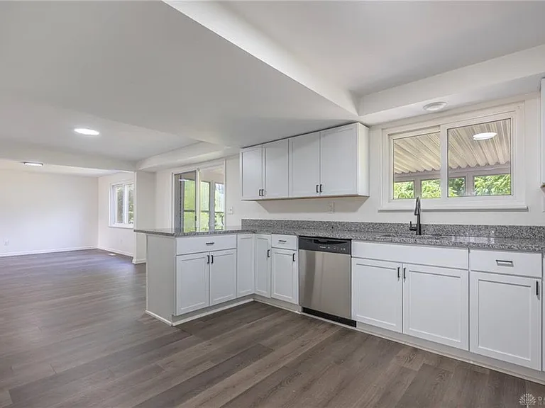 6221 Longford Rd — Photo 9