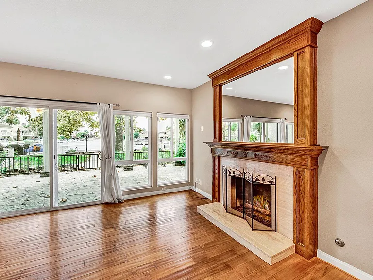 24466 Toledo Ln — Photo 8