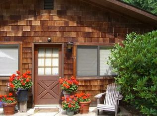 15790 Agatewood Rd NE, Bainbridge Island, WA 98110