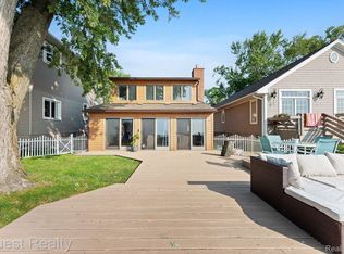 2934 Lakeshore Dr, Monroe, MI 48162