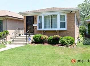 8251 E Prairie Rd, Skokie, IL 60076