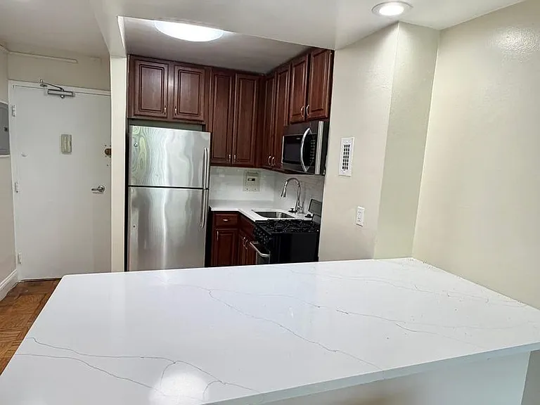 Park East Apartments — Photo 57