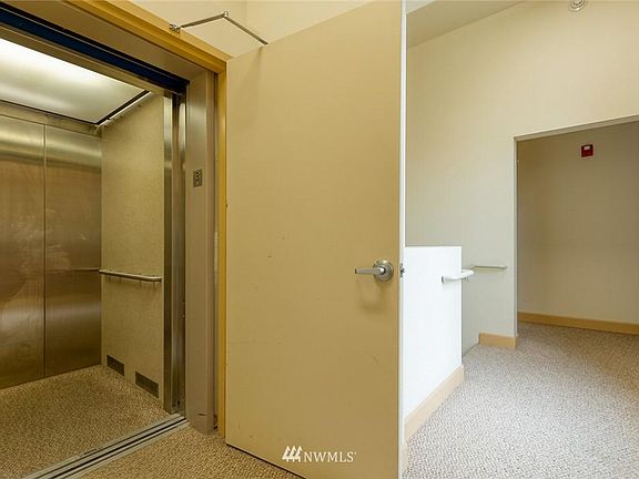 3rd image of 181 Quincy St Unit 302