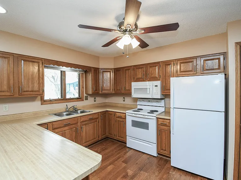 2213 S Wellington Ave — Photo 3