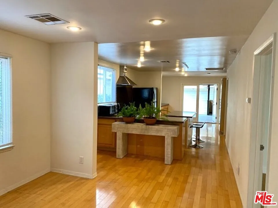 2 bed, 3.0 bath, 1448 sqft, $6,150 — Photo 3