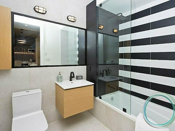 4th image of 949 Willoughby Ave #333