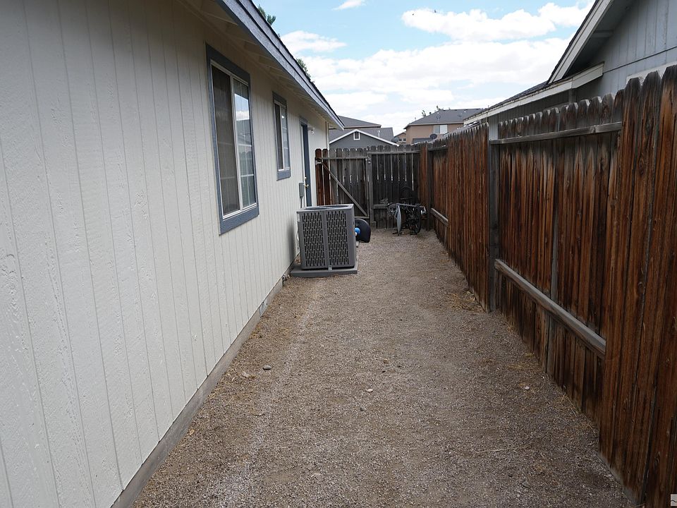 2nd image of 302 Kathy St