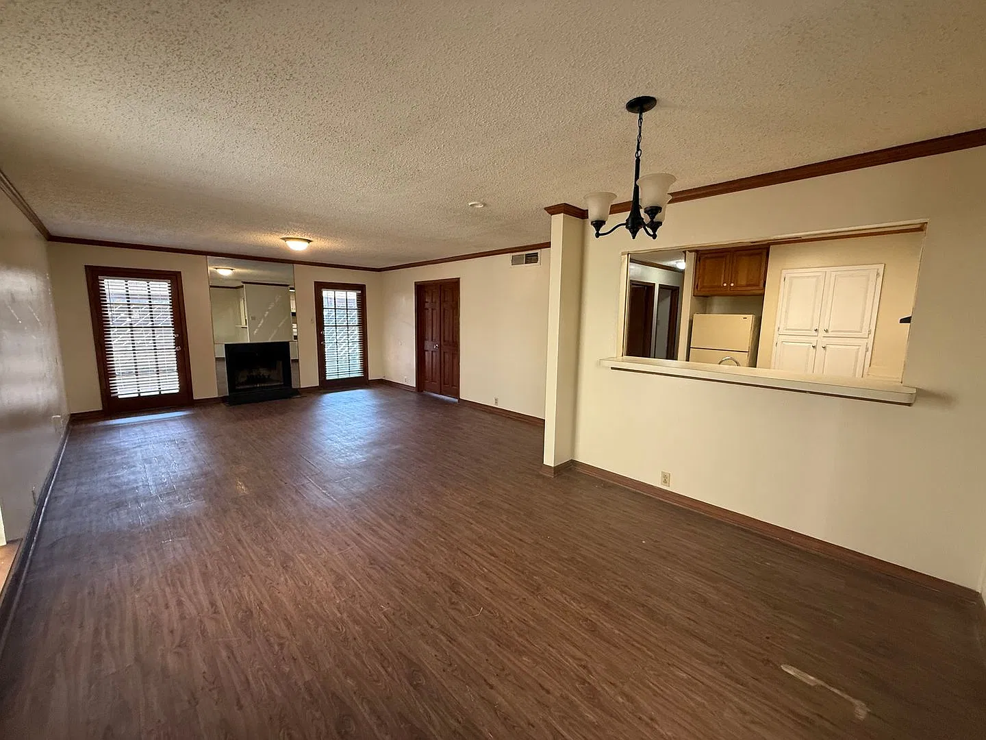 Beautiful and Clean three bedroom flat downstairs apartment with a big private patio. — Photo 1