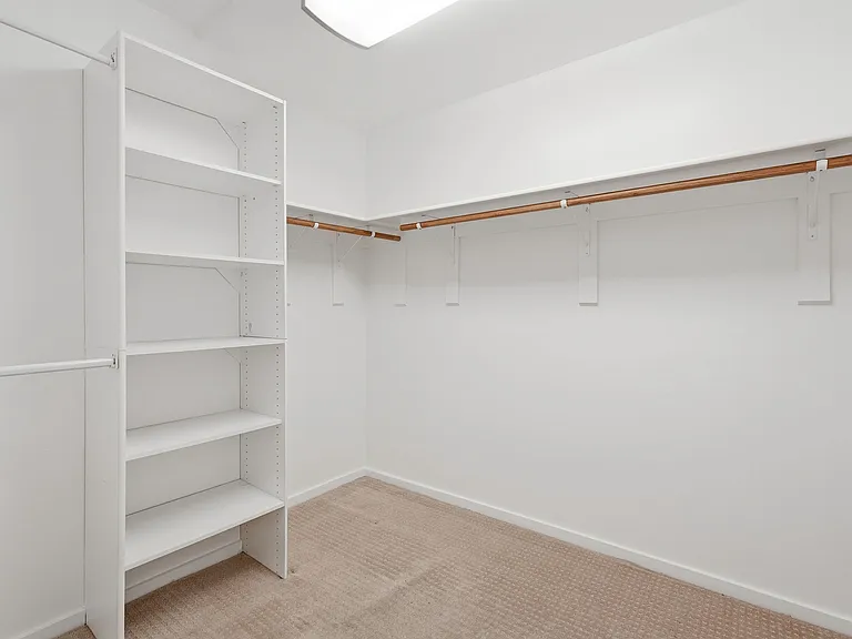 2525 E Minnezona Ave — Photo 12