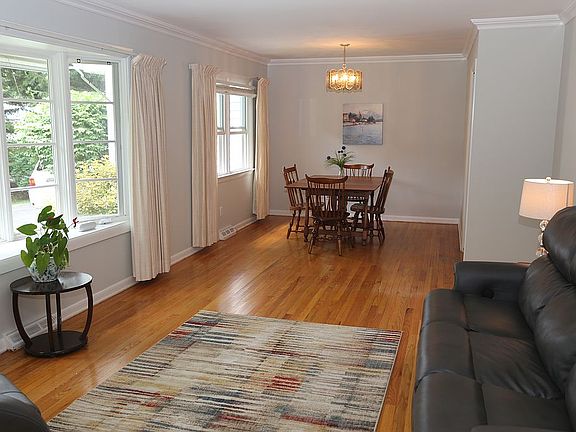 4th image of 32 Patricia Ln
