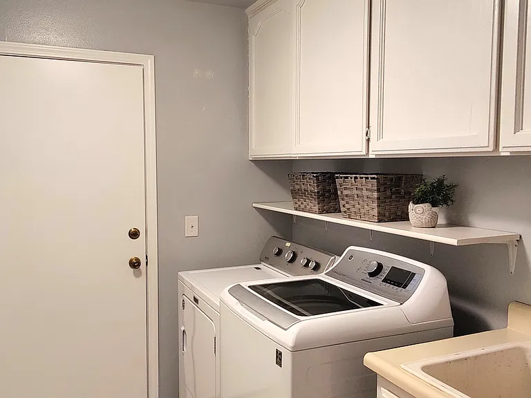 2076 Mesa Ave — Photo 17