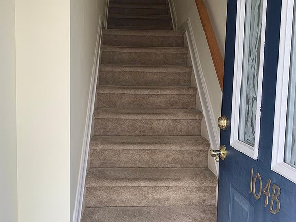 2nd image of 104 Cove Ct Unit B