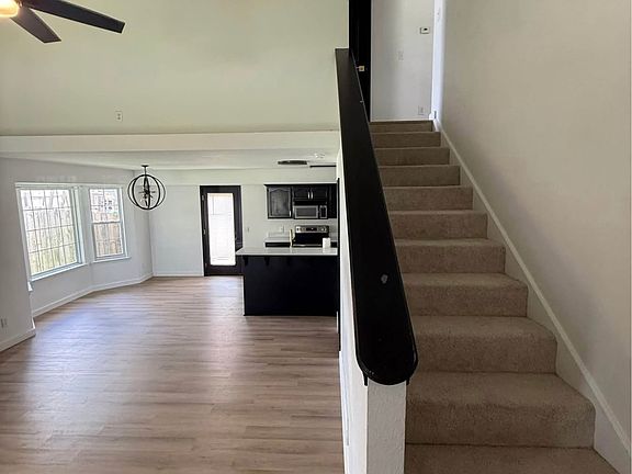 2nd image of 826 S Hickory Ln