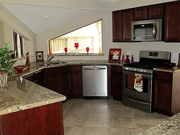 5th image of 4311 Valparaiso Cir