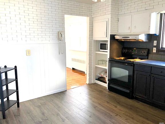 5th image of 221 Marilynn St