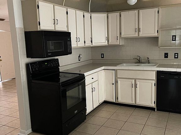 2nd image of 6 Bahia Court Way