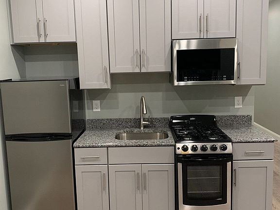 4th image of 14 Yeamans St #208